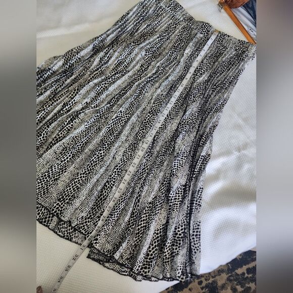 Lane Bryant Black and White Midi A-Line Pleated Skirt - Picture 8 of 11